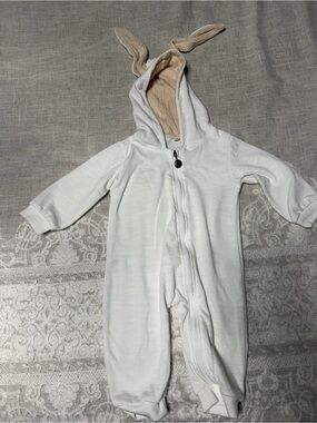 Amazon Kids One-Piece Hooded Zipper Footed Romper in White and Beige